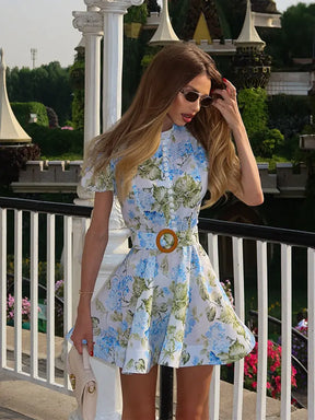 Vestido Curto com Cinto e Gola Turn-Down – Margarida