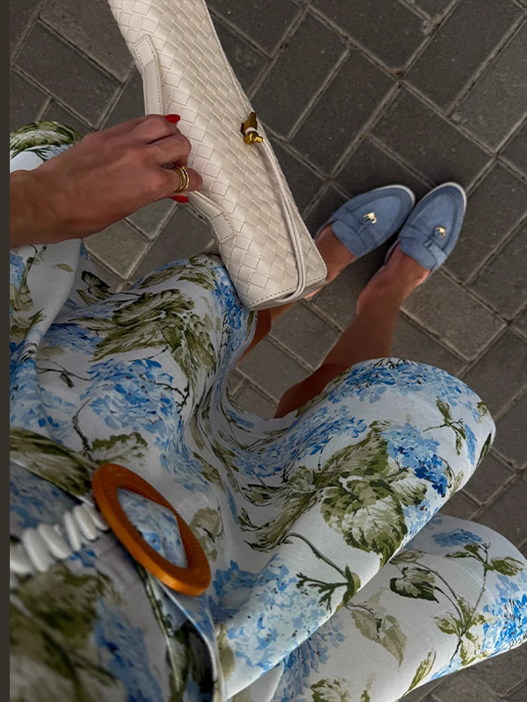 Vestido Curto com Cinto e Gola Turn-Down – Margarida