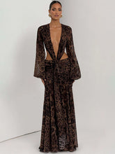 Vestido Longo Monjou – Manga Longa, Fenda Elegante e Recorte Costas
