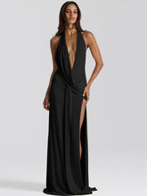 Vestido Longo Halter Decote Profundo Valentina com Fenda Lateral e Costas Nuas