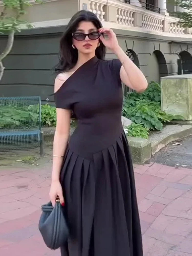 Vestido Longo Elegante – Gola Assimétrica