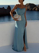 Vestido Longo de Cetim Elegante com Fenda Lateral