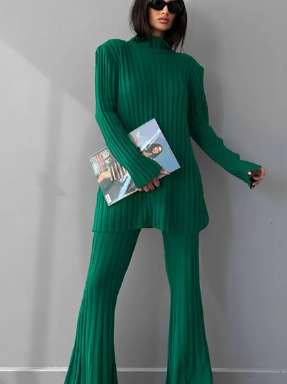 Conjunto Feminino de Tricô Canelado com Suéter de Gola Alta e Calça Flare de Cintura Alta - Luna