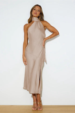 Vestido Midi Nad em Cetim com Decote Halter Drapeado