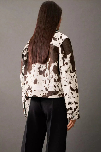 Jaqueta Estilo Camisa em Pelúcia com Estampa de Vaca