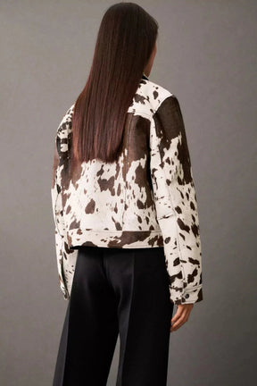 Jaqueta Estilo Camisa em Pelúcia com Estampa de Vaca