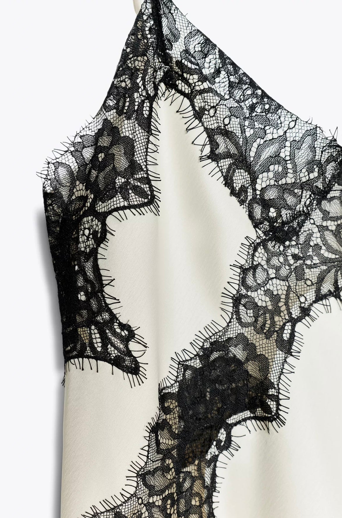 Vestido Lumière Satin – Encanto em Renda