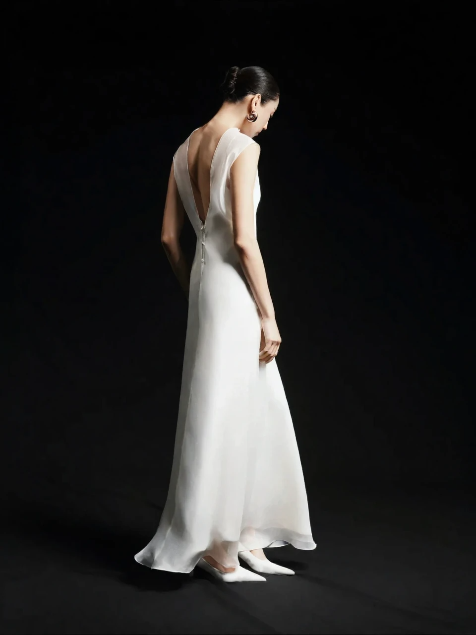 Vestido Longo Off White em Camadas com Costas Profundas em V