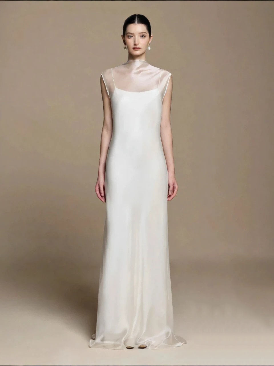 Vestido Longo Off White em Camadas com Costas Profundas em V