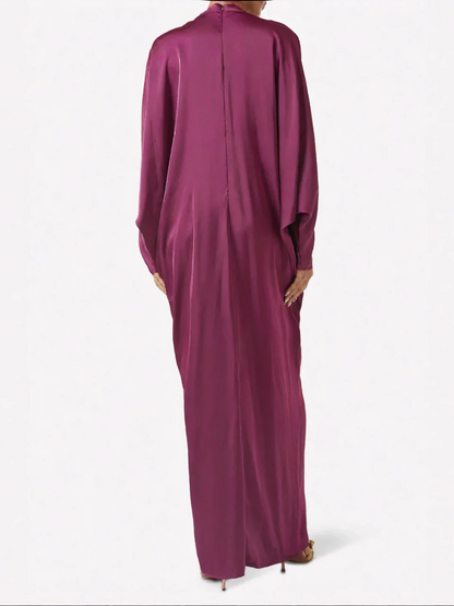 Vestido Longo em Cetim Magenta com Decote Profundo e Detalhe Dourado