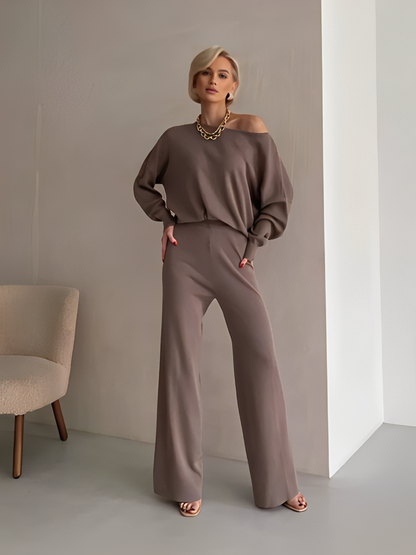 Conjunto Feminino de Blusa com Fechamento Trespassado e Calça Flare Cintura Alta - Amelia