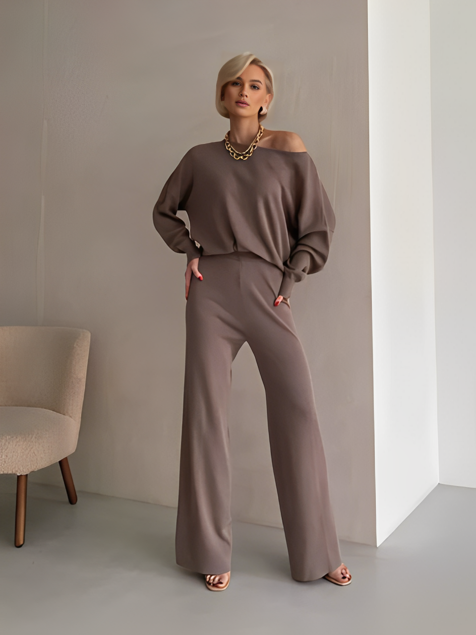 Conjunto Feminino de Blusa com Fechamento Trespassado e Calça Flare Cintura Alta - Amelia