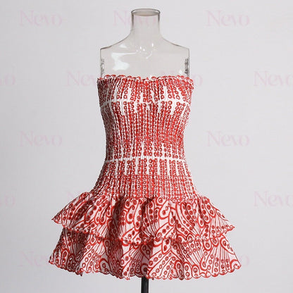 Vestido Mini Tomara que Caia com Babados e Bordado de Margaridas