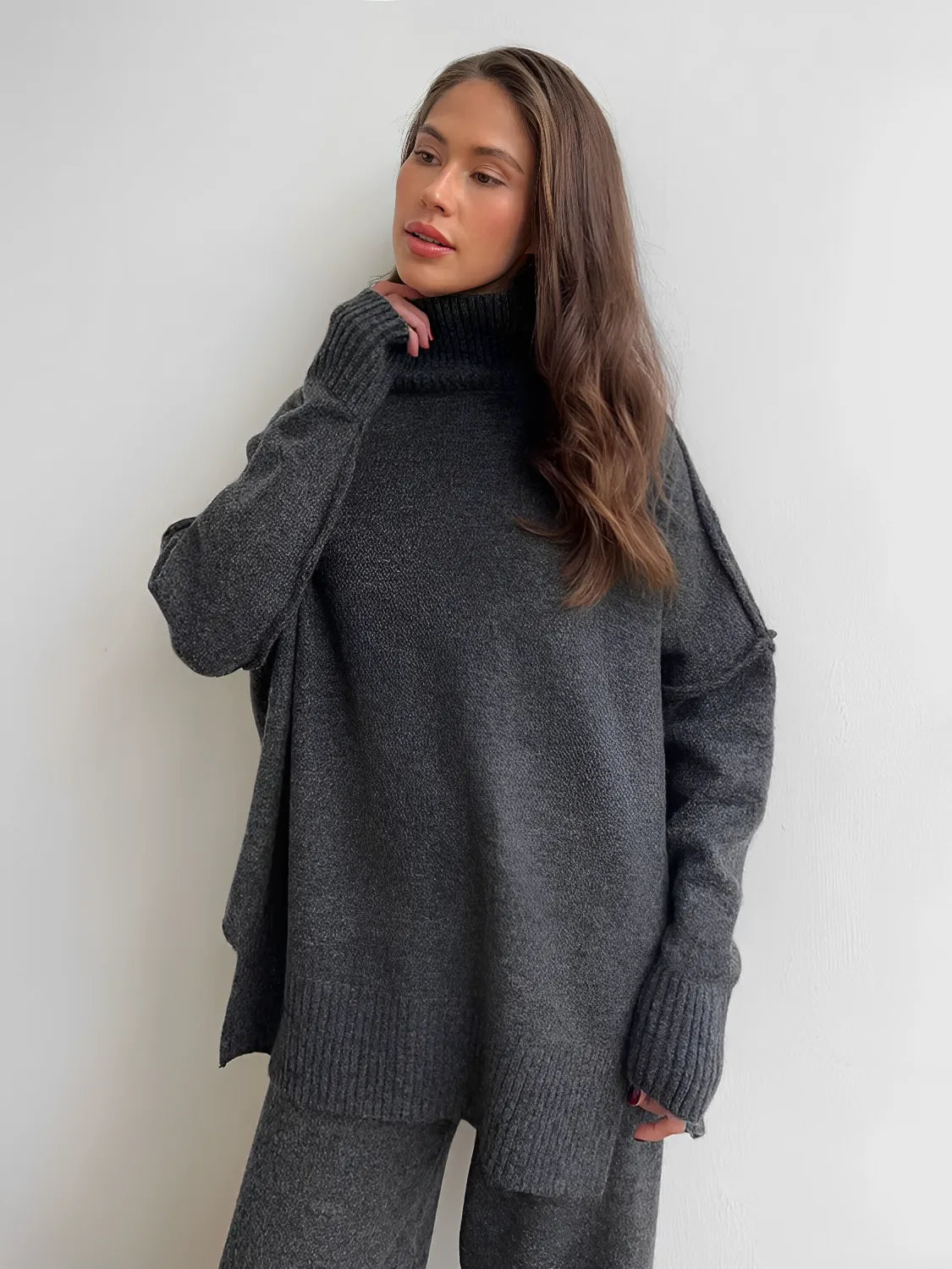 Conjunto Feminino de Tricô com Suéter Mullet Gola Alta e Calça Pantalona de Cintura Alta - Melanie