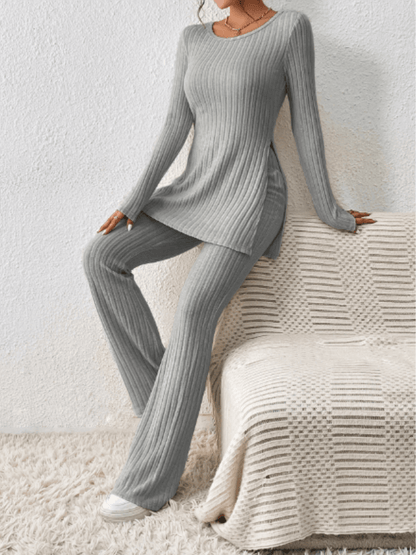 Conjunto Feminino em Tricô Canelado com Blusa Mullet Manga Longa com Fendas Laterais e Calça Flare com Cintura Alta Elástica - Sabrina
