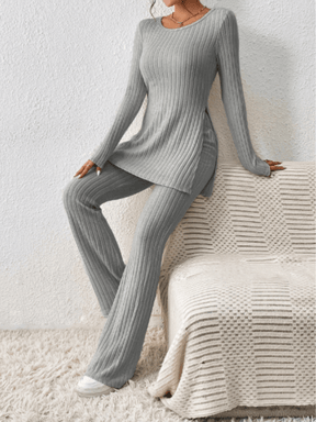 Conjunto Feminino em Tricô Canelado com Blusa Mullet Manga Longa com Fendas Laterais e Calça Flare com Cintura Alta Elástica - Sabrina