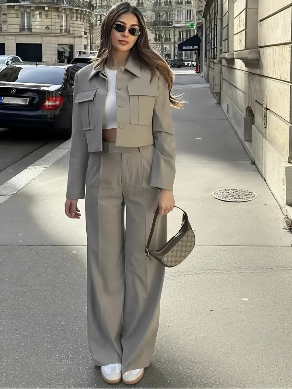 Conjunto Feminino Alfaiataria com Jaqueta Bomber e Calça de Cintura Alta Pantalona - Emily