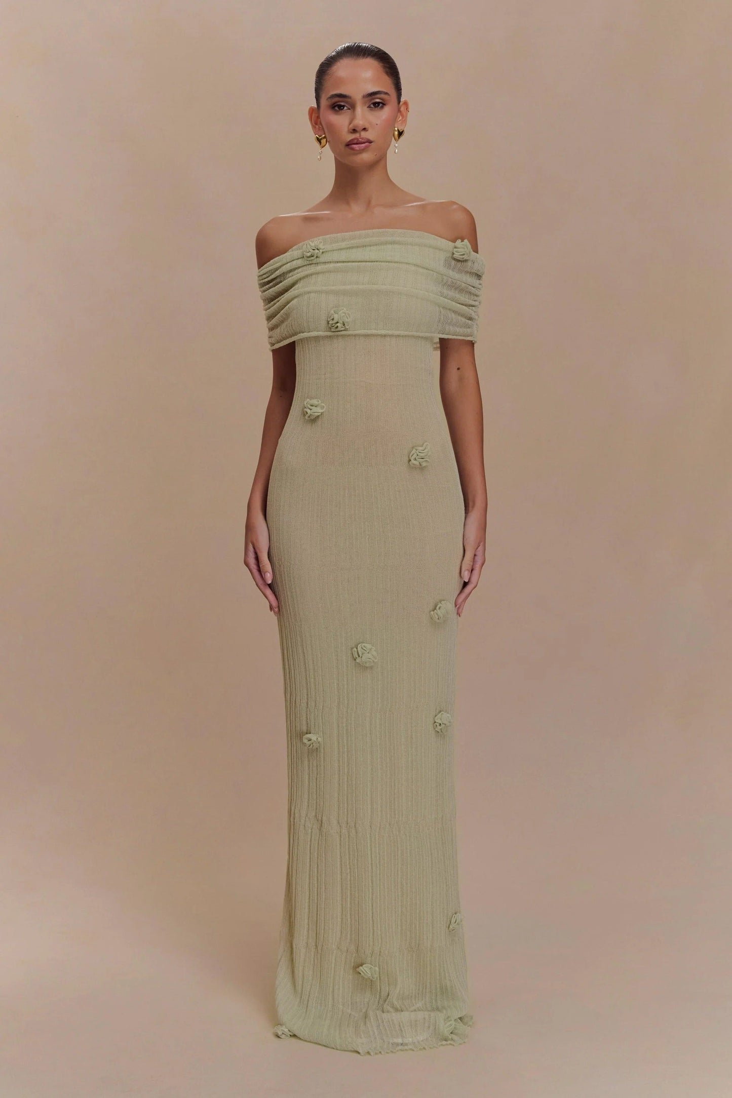 Vestido Longo Tricot Sereia Verde Claro Ombro a Ombro com Aplicações de Orquídeas