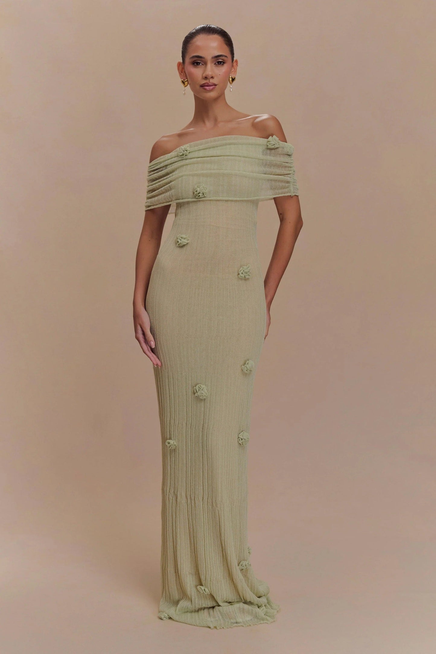 Vestido Longo Tricot Sereia Verde Claro Ombro a Ombro com Aplicações de Orquídeas
