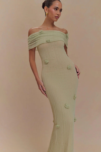 Vestido Longo Tricot Sereia Verde Claro Ombro a Ombro com Aplicações de Orquídeas